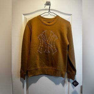 9- NWT genuine merchandise New York Yankees beige sweatshirt
